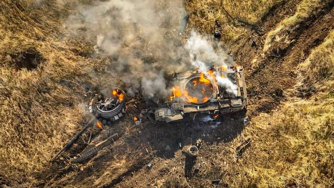 Zprávy z bojiště: Rusové útočí takřka bez tanků, ale s novými fintami